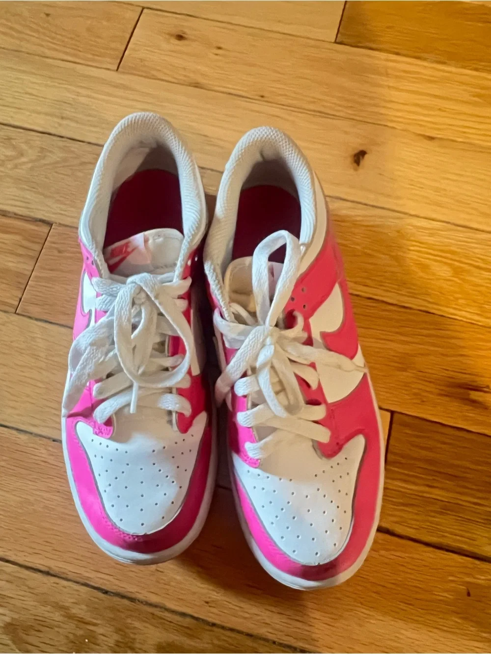 Nike Kids White and Pink Low-Top Sneakers